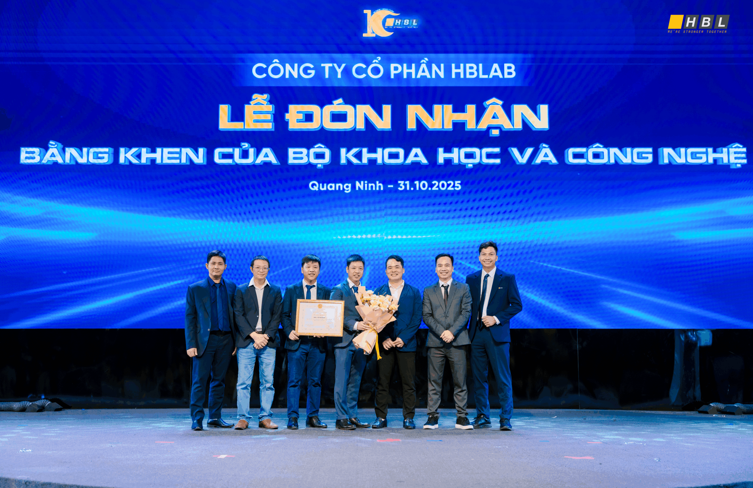 HBLAB vinh dự nhận bằng khen Bộ Khoa học và Công nghệ tại gala kỷ niệm 10 năm thành lập